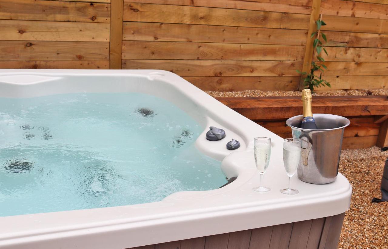 Culmstock Pullman Cottage - The Culm Valley Inn المظهر الخارجي الصورة